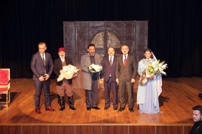 2. Abdulhamid Han'ın Hayatının Anlatıldığı Tiyatro Oyunu Esenyurt'ta Sahnelendi