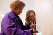 MAKINE MÜHENDISI - 60 Yaş Üzeri Üniversitede Sabah Sporla Başlayan Derslerde Erkek Öğrenciler Örgü Örüp, Kadınlar Tamirat Yapıyor