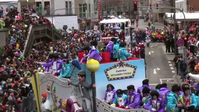 Almanya'da '5. Mevsim' Karnaval Geçidi