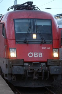 Avusturya'da Trenler Çarpıştı Açıklaması 1 Ölü, 22 Yaralı