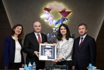 ANTARKTIKA - Bakan Özlü, Aziz Sancar Bursunu Kazanan Nazlı Değer'i Kabul Etti