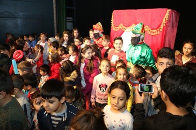Başkan Özkan, Çocuklarla Tiyatro İzledi
