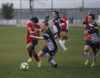 HÜSEYIN TÜRK - Döşemealtı Kadın Futbol Takımı Haftayı 3 Puanla Geçti