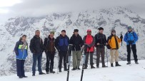 SÜMBÜL DAĞI - Hakkarili Dağcılardan Vatan Tepesi'ne Tırmanış