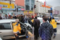 İki Otomobil Çarpıştı Açıklaması 4 Yaralı