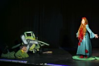 DEVLET TIYATROLARı - Küçük Prens Konak'ta Çocuklarla Buluştu