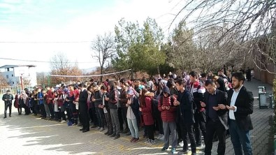 Lise Öğrencilerinden Mehmetçiklere Dua