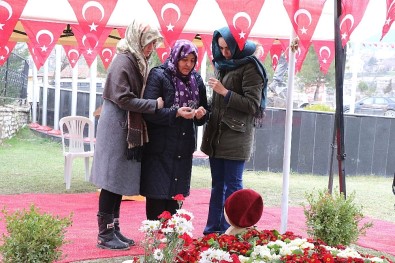 Şehit Ömer Akpınar'ın Annesi Açıklaması 'Bir Ömerler Ölür, Bin Ömerler Gelir'