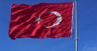 Türk Bayrağına Çirkin Saldırı