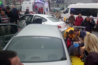 Zonguldak'ta İki Otomobil Kavşakta Çarpıştı Açıklaması 4 Yaralı