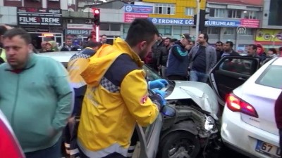 Zonguldak'ta Trafik Kazası Açıklaması 4 Yaralı