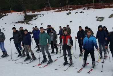 AK Parti Gençlik Kolları, Gediz Muratdağı Termal Kayak Merkezi'nde