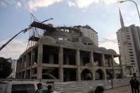 Cami İnşaatında İskele Çöktü Açıklaması 3 Yaralı