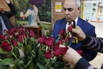 Çiçekçiler Sevgililer Günü İçin 24 Saat Çalışıyor