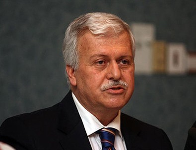 Hüseyin Gülerce topa tuttu