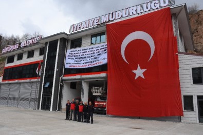 Zeytin Dalı'na Destek İçin Dev Türk Bayrağı Astılar