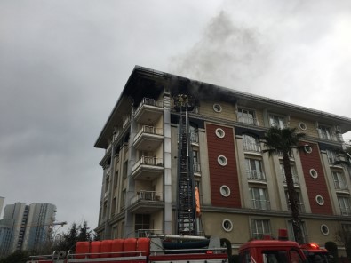 Ataköy'de Bir Ev Alev Alev Yandı