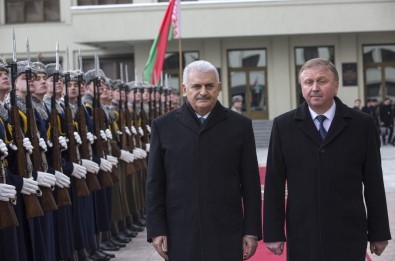 Başbakan Yıldırım Belarus'ta Resmi Törenle Karşılandı