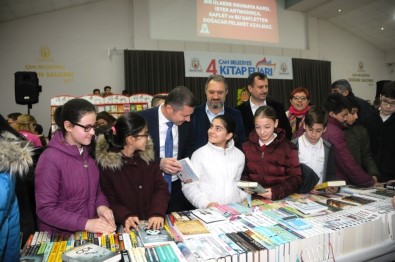 Çan Belediyesi 4'Üncü Kitap Fuarı'nda Yüzlerce Kitapsever Buluştu