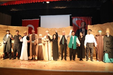 Kızıltepe'de 'Bir Garip Uveys' Tiyatrosu Sahnelendi
