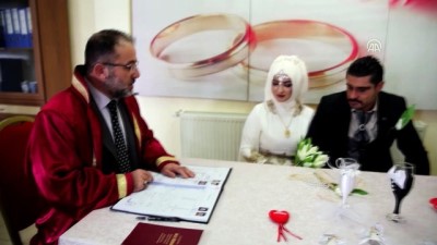 Sevgililer Günü'nde 79 Çift 'Evet' Dedi