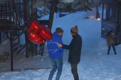 Uludağ'da Sevgililer Günü'nde Kar Fırtınası