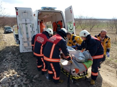 Ayağı Çapa Makinesine Sıkışan Vatandaşı İtfaiye Kurtardı