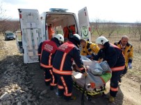 DİKKATSİZLİK - Ayağı Çapa Makinesine Sıkışan Vatandaşı İtfaiye Kurtardı