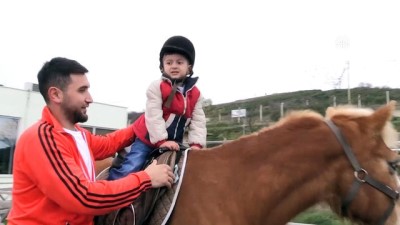 Engelli Çocuklara Atlı Terapi