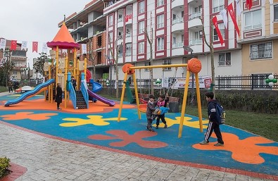 Gaziosmanpaşa'da Çocuklar Park Polislerine Emanet