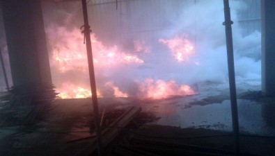 İnşaatta Kullanılan Keresteler Alev Alev Yandı