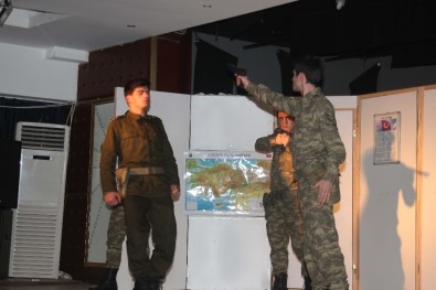 Liseliler 15 Temmuz'u Sahneledi