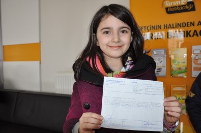 Minik Öğrenciler Harçlıklarını Mehmetçik Vakfı'na Bağışladı