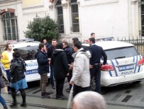 FRANSIZ KONSOLOSLUĞU - (Özel) Taksim'de Uyuşturucu Madde Etkisindeki Genç Polise Zor Anlar Yaşattı