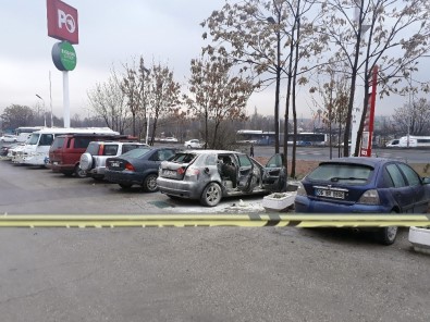 Park Halindeki Otomobil Bomba Gibi Patladı Açıklaması 1 Yaralı