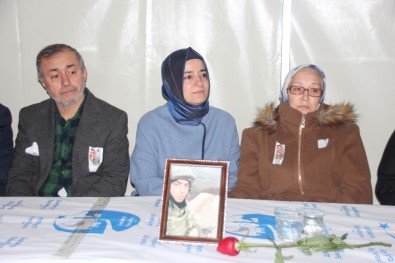 Bakan Kaya Şehit Ailesini Ziyaret Etti