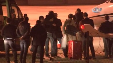 Deniz Yücel Almanya'ya Döndü