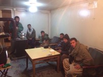 Jandarma Devriye Yaparken Kaçak Göçmenleri Yakaladı