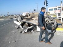 Kamyonet İle Otomobil Çarpıştı Açıklaması 3 Yaralı