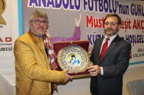 Teknik Direktör Mustafa Reşit Akçay, Kütahya'da Spor Camiasıyla Bir Araya Geldi
