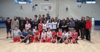 AK PARTİ HAKKARİ İL BAŞKANI - Ak Parti'li Başkan Gür'den Sporculara Ziyaret