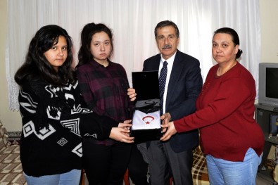 Başkan Ataç, Eskişehirli Şehit Serdar Ege'nin Ailesini Ziyaret Etti