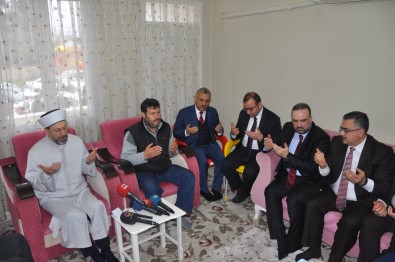 Diyanet İşleri Başkanı Erbaş, Şehit Fatma Avlar'ın Ailesini Ziyaret Etti