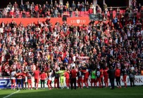 YILDIZ FUTBOLCU - Stopersiz Ve Başkansız Takım Tarih Yazıyor