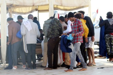 Ayvalık'ta 55 Kaçak Göçmen Yakalandı