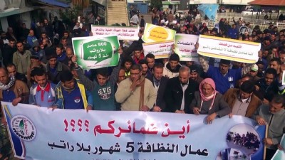 Gazze'deki Temizlik İşçileri Maaşlarının Ödenmemesini Protesto Etti