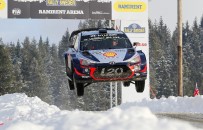 İsveç Rallisinde Kazanan Thierry Neuville
