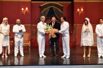 NEJAT UYGUR TIYATROSU - Marko Paşa Ayakta Alkışlandı