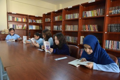 Okullarda, Edebi Hayat Okumaları Devam Ediyor