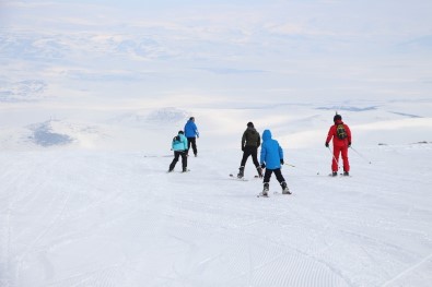Yalnızçam'da Kristal Kar Üzerinde Kayak Keyfi